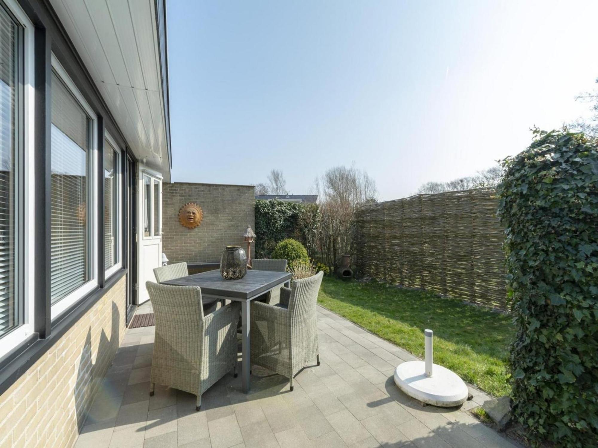 Attractive Bungalow With Modern Furnishings Sint Maartensvlotbrug Eksteriør bilde