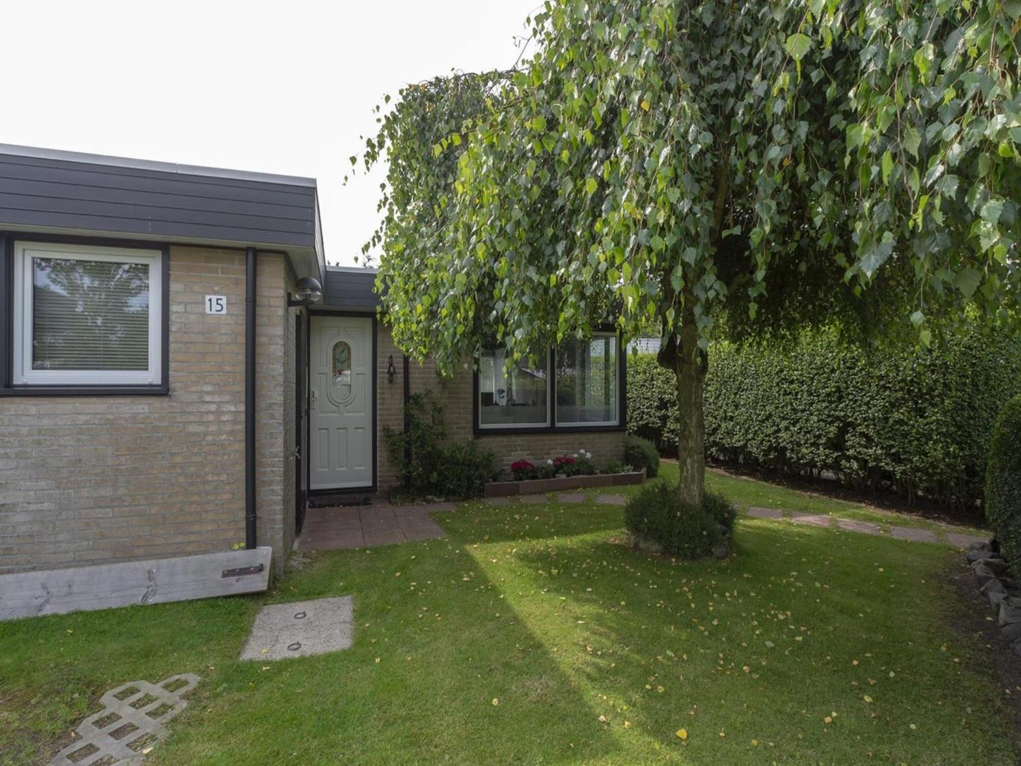 Attractive Bungalow With Modern Furnishings Sint Maartensvlotbrug Eksteriør bilde