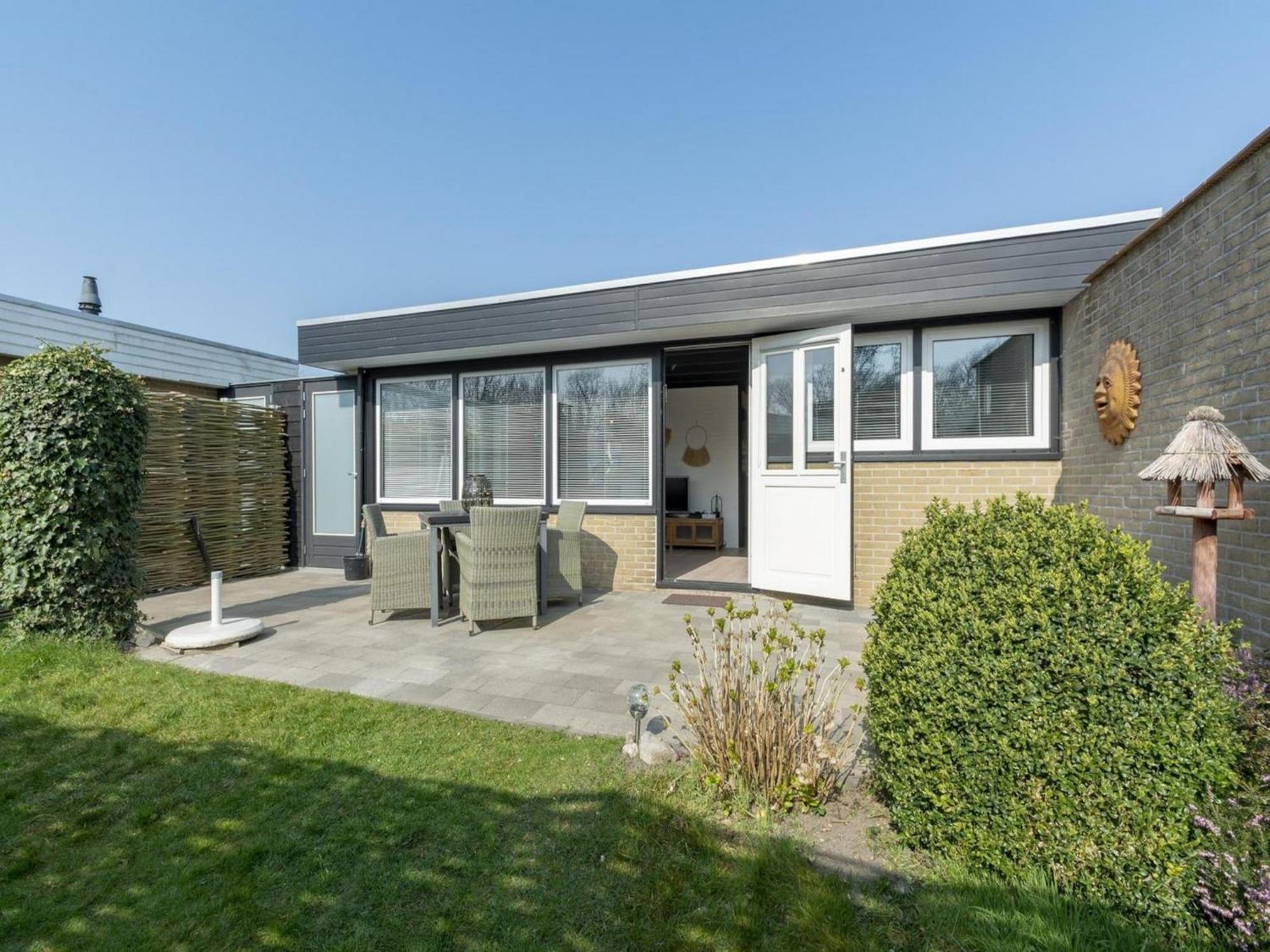 Attractive Bungalow With Modern Furnishings Sint Maartensvlotbrug Eksteriør bilde