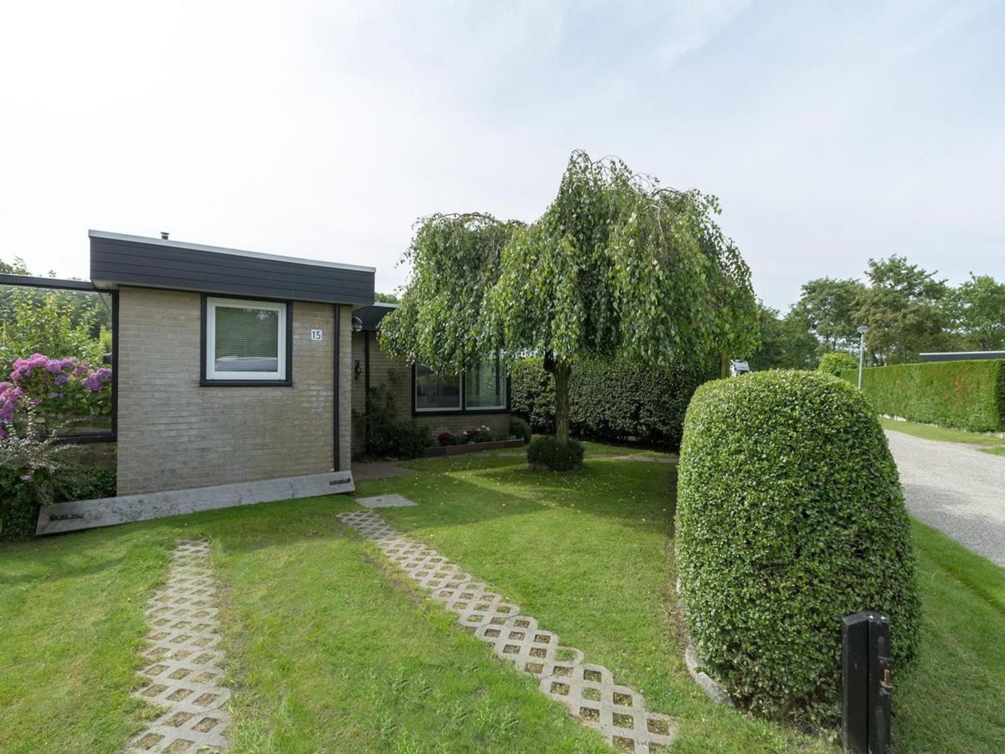 Attractive Bungalow With Modern Furnishings Sint Maartensvlotbrug Eksteriør bilde